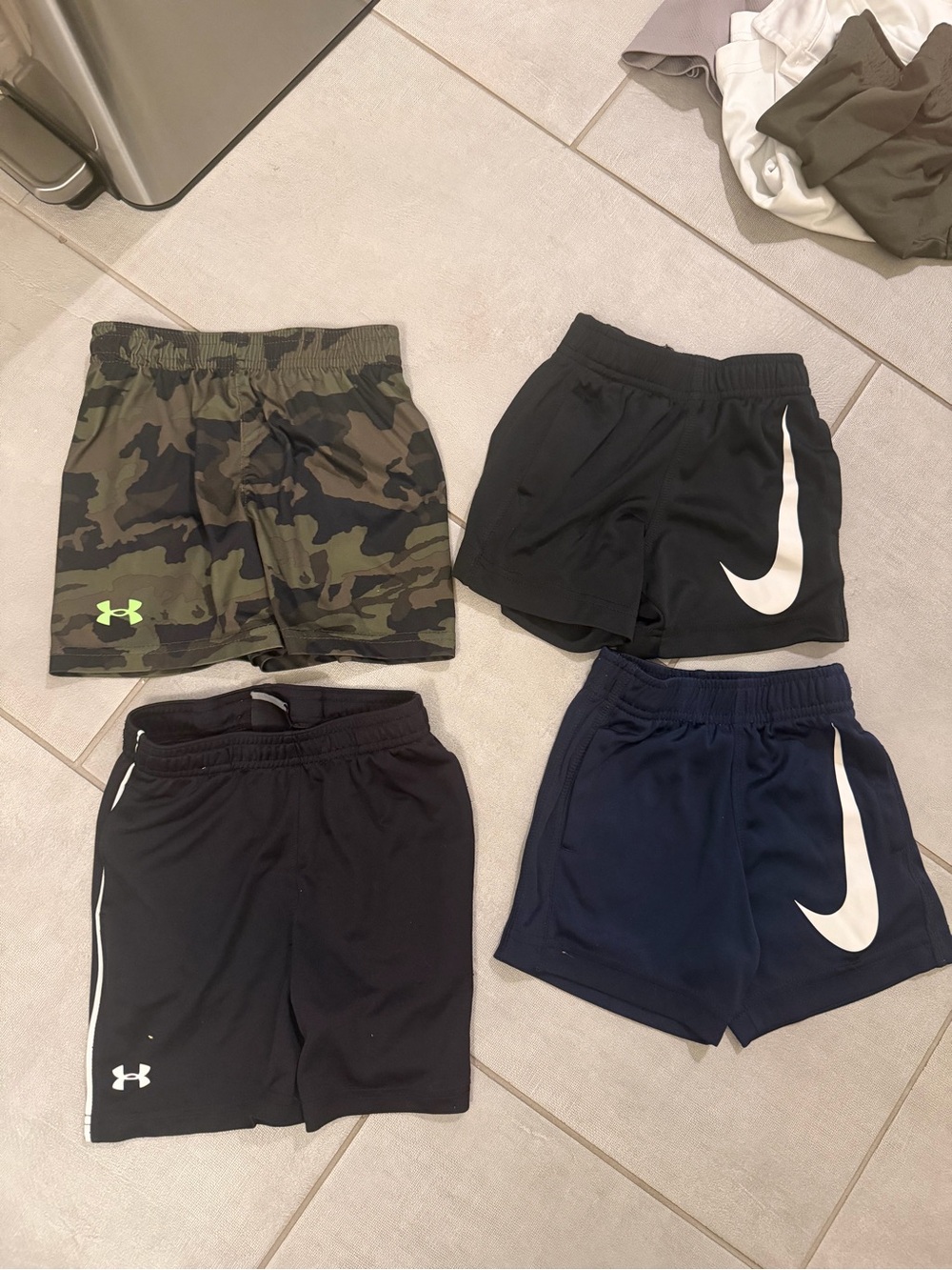 Nike Under Armour 2T (3) 24 months (1) short bundle of 4 play condition